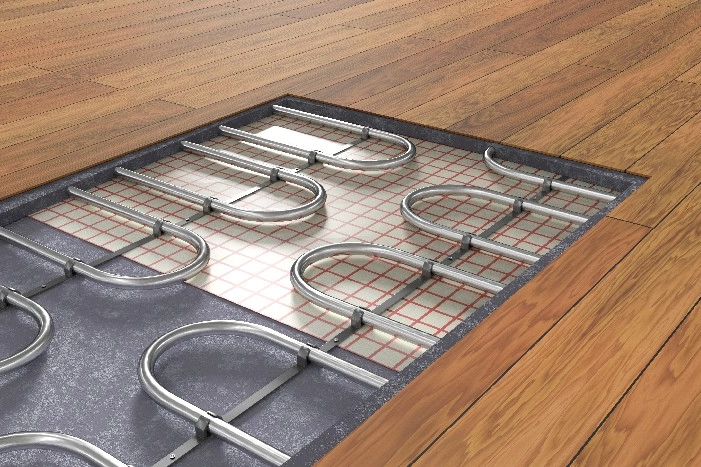 Rohrleitungen einer Fußbodenheizung unter Holzboden